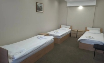 Трехместный номер Эконом(3 односпальные кровати)общая ванная комната в Александровский