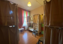 Место в 6-ти местном общем номере со шторками в Cuba hostel