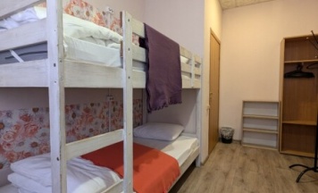 Кровать в женском двухместном номере в Maestro Hostel