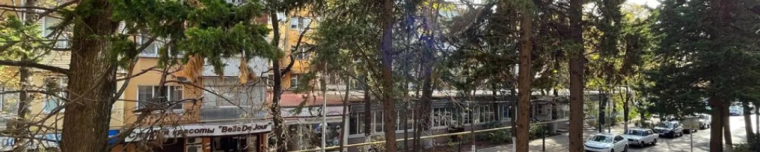 Апартаменты с балконом и с красивым видом из окна в Апартаменты Семейные Трёхкомнатные