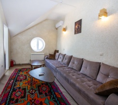 Кровать в общем номере (мужской номер) в Чердак