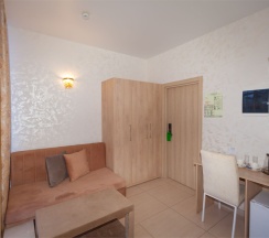 КОМФОРТ с холлом 3-местный. Новый номерной фонд в MaxxRoyal