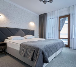 Номер улучшенный комфорт с 1 двуспальной кроватью в Белла