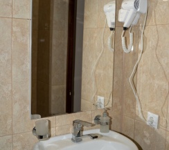Трёхместный номер Standard с балконом и с красивым видом из окна в Zzz