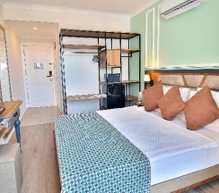 Двухместный номер Standard с балконом двуспальная кровать в Club Big Blue Suit Hotel