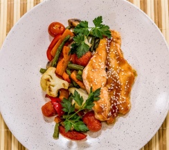 Номер полулюкс улучшенный с 1 двуспальной кроватью в Гранат