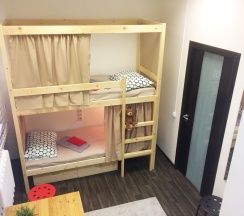 Кровать в 4-местном общем номере в Плюшевый Мишка