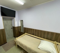 Отдельный номер (3 односпальных кровати) в Кольский 126