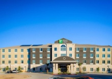 Четырёхместный номер Standard в Holiday Inn Express & Suites Austin NW - Arboretum Area, an IHG Hotel