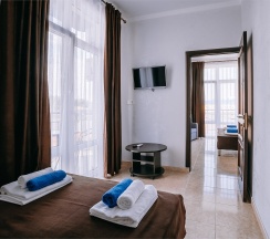 Люкс с 2 спальнями (первая комната проходная) в Космос