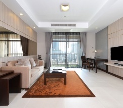 Двухместный люкс Executive с балконом двуспальная кровать в Grand Asoke Suites Boutique Residence