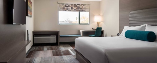 Номер Standard с видом на бассейн в Aloft Scottsdale