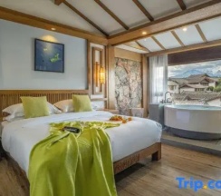 Люкс с балконом и с видом на горы в Manty House