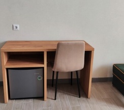 Трехместный номер с балконом с видом на улицу в Amina