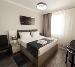 Двухместный номер Улучшенный двуспальная кровать в Отель Downtown Suites Hotel Yerevan