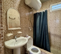 Трёхместный номер Deluxe с балконом и с красивым видом из окна в Южный
