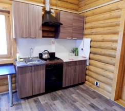 Коттедж с 2 комнатами с балконом в Тихая гавань