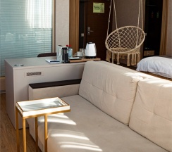 Номер-студио Делюкс с видом на озеро в F911