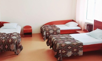 Кровать в 3-местном общем мужском номере в Smart Hotel KDO Ульяновск