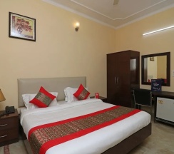 Двухместный номер Standard двуспальная кровать в OYO 10583 Hotel Amigo