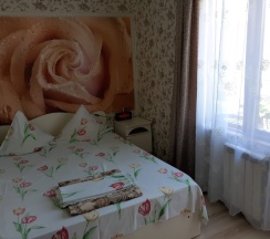 Четырехместный номер с 1 двуспальной или 2 односпальными кроватями в Уютный