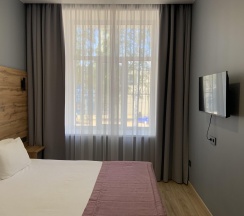 Номер эконом с 1 двуспальной кроватью в Кристалл