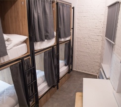 Шестиместный номер с двухъярусными кроватями в Arctik Room