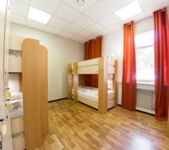 Кровать в общем женском 6-местном номере в Z Hostel