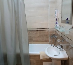 Люкс с 2 комнатами с балконом и с красивым видом из окна в Лесная сказка