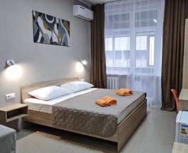 Стандартный семейный номер с 1 двуспальной кроватью и софой в Smart Hotel KDO