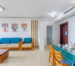 Люкс с 3 комнатами с видом на море в Rizhao Shuohai Seaview Homestay (Wanpingkou Branch)