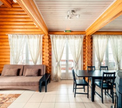 Коттедж с 4 комнатами рядом с пляжем в Громово парк