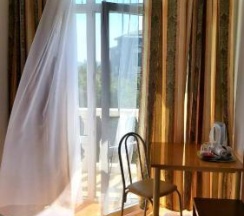 Трехместный номер стандарт с балконом в Гостевой дом