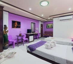 Семейный номер Deluxe с балконом в Hotel Grand Orchid Inn