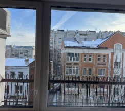 Трехместный номер с общей ванной комнатой на мансарде в Акспай