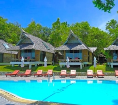 Коттедж с видом на залив в Sunset Park Resort and Spa