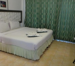 Двухместный номер Deluxe двуспальная кровать в On The Hill Karon Resort
