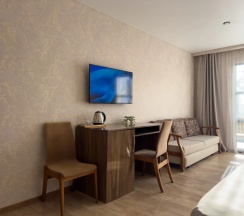 Четырёхместный Сьют c 1 комнатой с балконом и с видом на море в Aimara