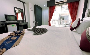 Двухместный номер Superior с балконом 2 отдельные кровати в Hotel Baya Patong