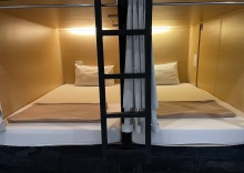 Кровать в общем номере в ORA Hostel Bangkok