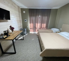 Трёхместный номер Classic с балконом в Абаза