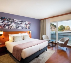 Двухместный полулюкс с балконом двуспальная кровать в Leonardo Hotel Salzburg City Center