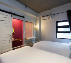Одноместный номер Standard двуспальная кровать в bloo Hostel