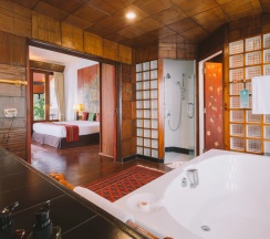 Двухместная Hong See двуспальная кровать в Mom Tri's Villa Royale