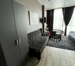 Трехместный Deluxe c диваном в Hotel Black out