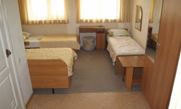 №5 Стандартный четырехместный номер в Аркона