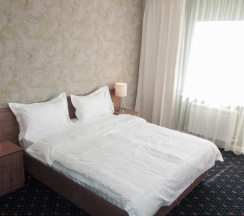 Двухместный номер Standard с балконом двуспальная кровать в Gokai Hotel