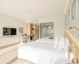 Двухместный номер Deluxe с видом на бассейн двуспальная кровать в Phuket Emerald Beach Resort