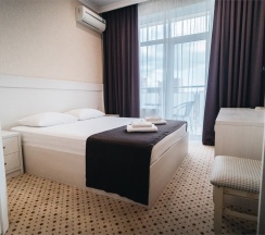 Двухместный номер с кроватью размера king-size и балконом в GemstHotel&SPA