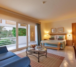 Двухместный номер Superior с видом на море двуспальная кровать в Pickalbatros Golf Beach Resort